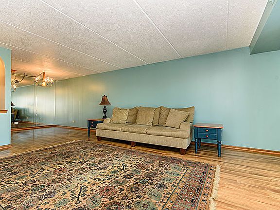 2nd image of 6440 W Devon Ave APT 205