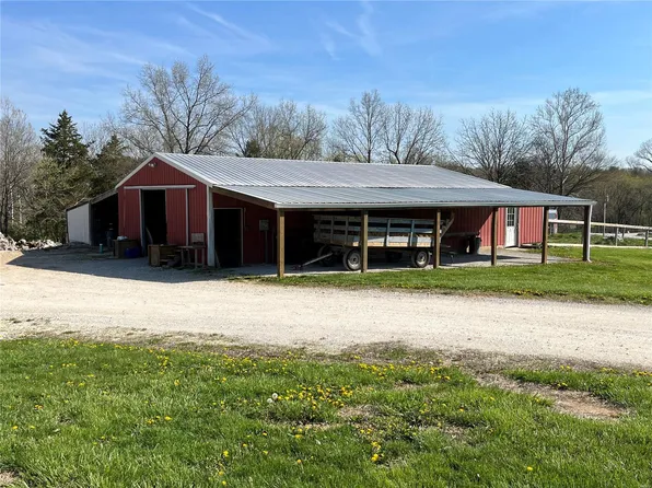 3322 Deer Run Ln, Moscow Mills, MO 63362