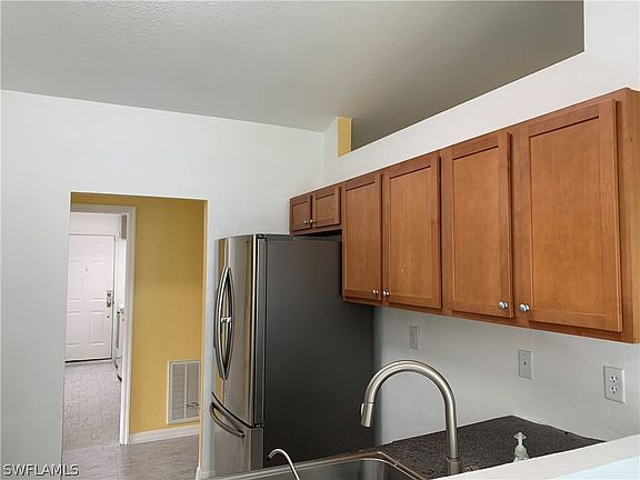 4th image of 769 Chelsea Ave S