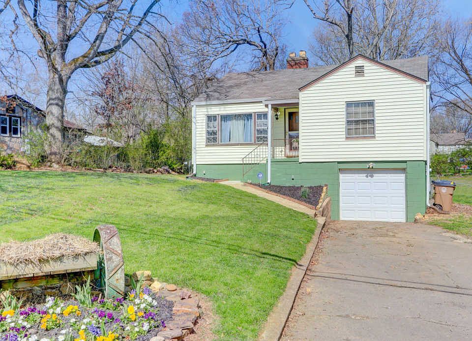 1st image of 2219 Woodrow Dr