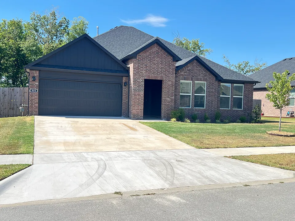 522 W Branta St