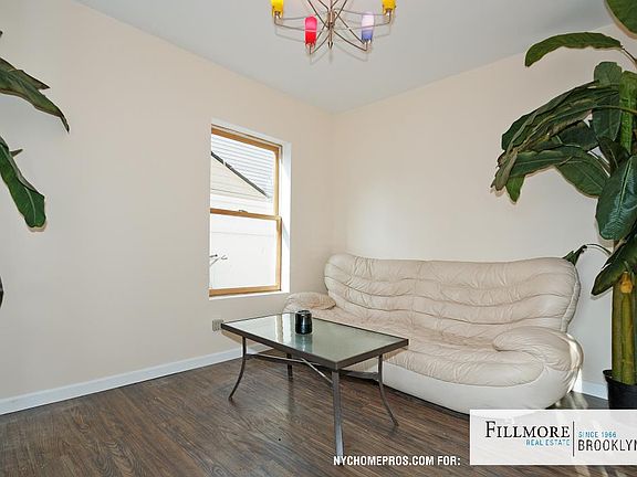 4th image of 69 Aster Ct