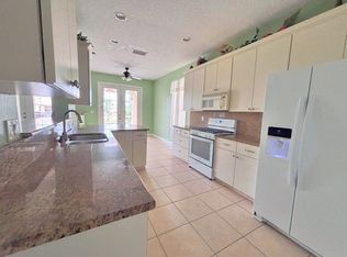 5446 Sea Leopard St, Tavares, FL 32778
