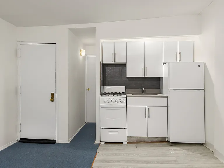 222 1st Ave #5B — Photo 4