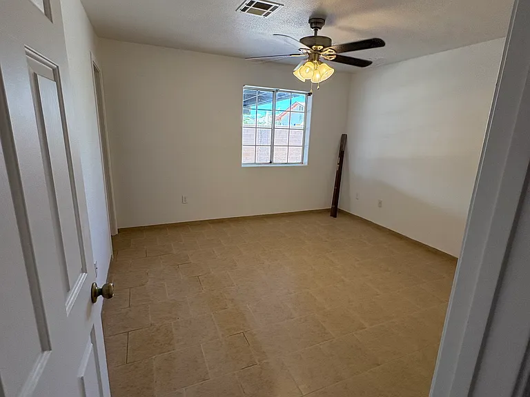 574 N Bernal Dr — Photo 13