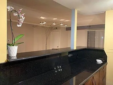 2 bed, 1000 sqft, $1,800 — Photo 3