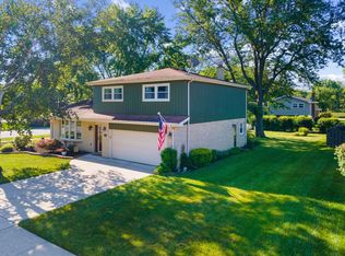 2143 E Peachtree Ln, Arlington Heights, IL 60004