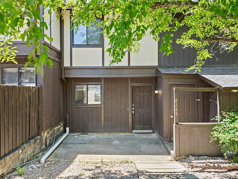 4249 Lake Ridge Dr #5B — Photo 2