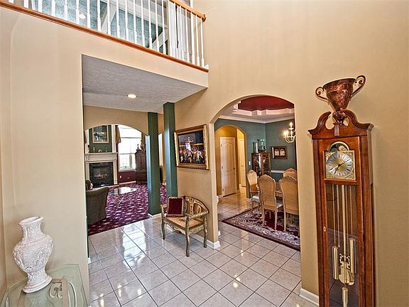 2nd image of 2401 Oak Hurst Ct