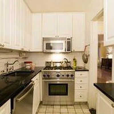 Sold by R New York | media 10