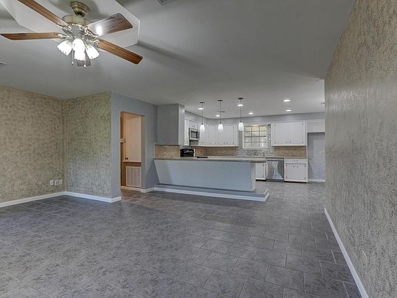 5th image of 1003 Twin Oaks Dr