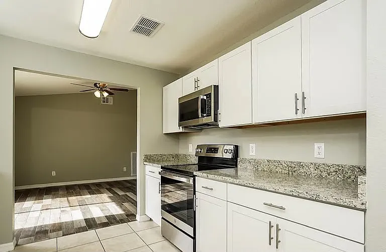 2573 SW 155th Ln — Photo 2