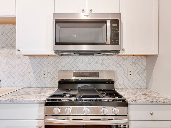 5th image of 2627 W Cary St APT A
