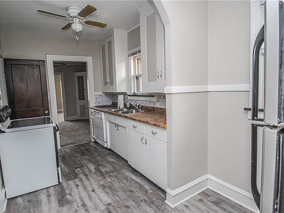 3rd image of 16716 Clifton Blvd #2