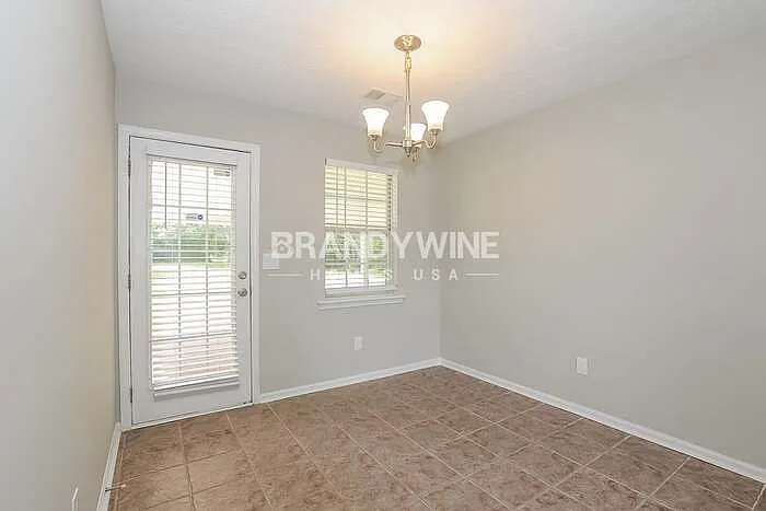148 Helen Dr NW — Photo 2