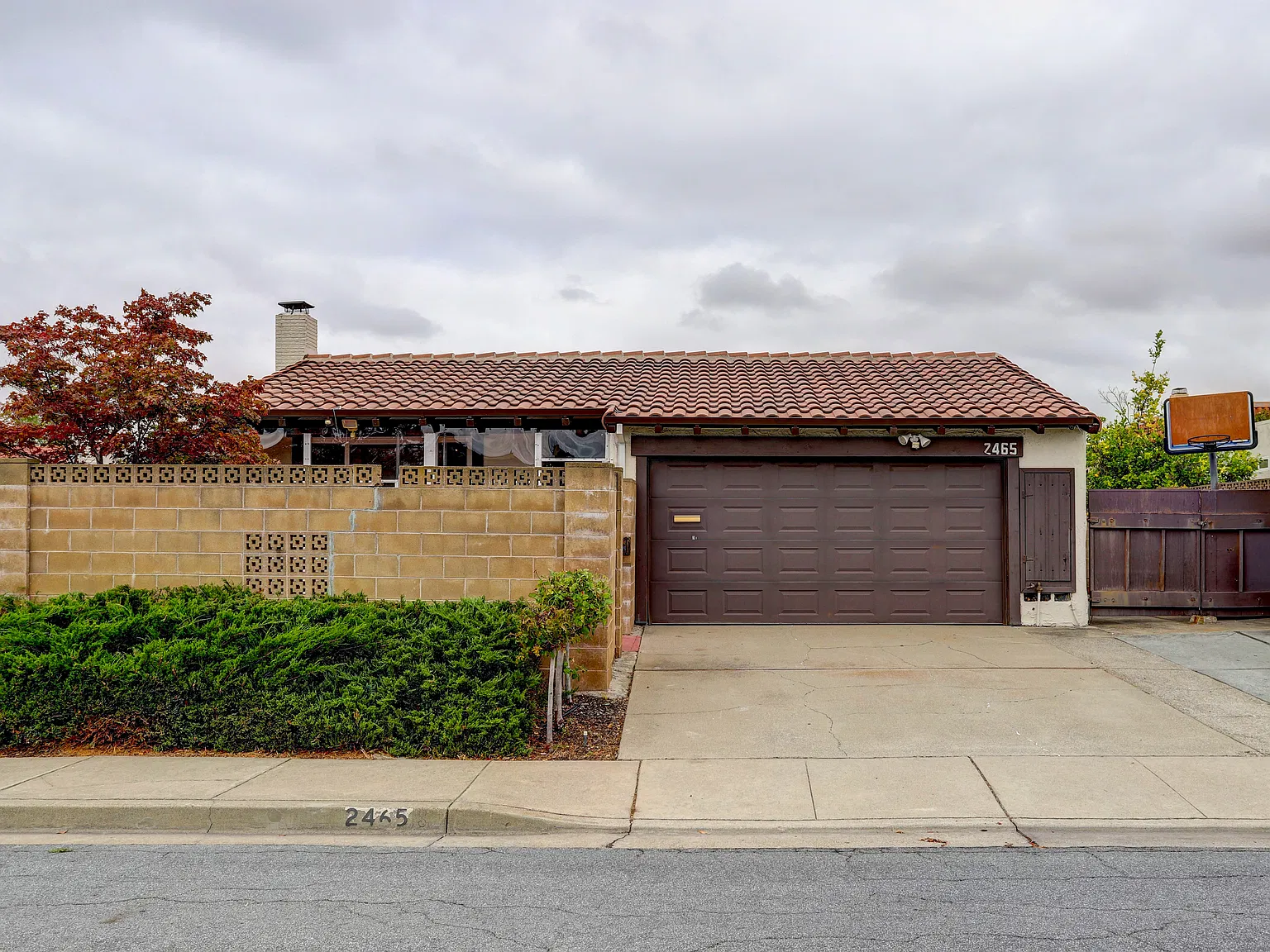 3 bed, 1120 sqft, $4,400 — Photo 1