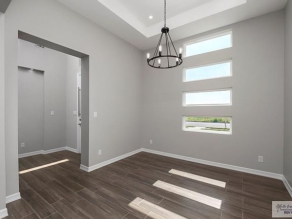4th image of 6842 Woodlands Ave