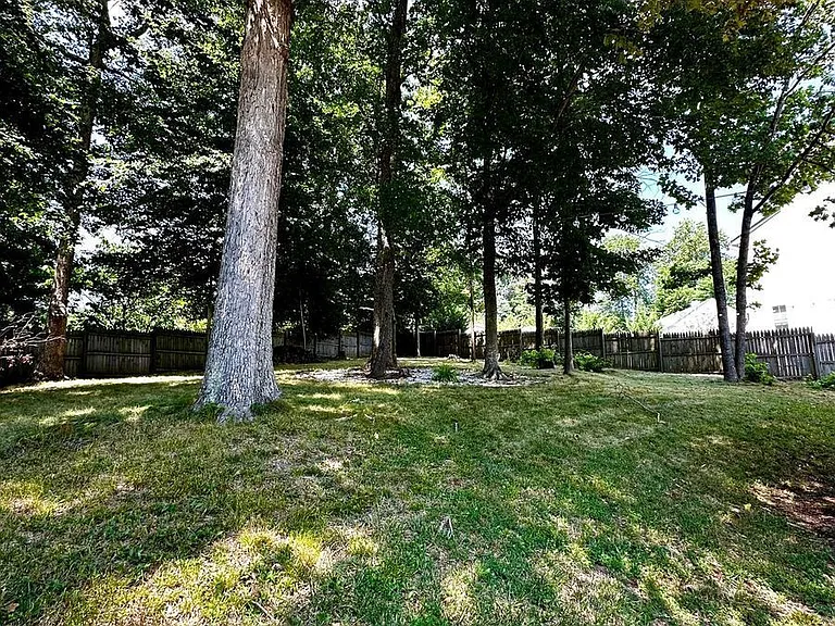 8 Scarborough Ct — Photo 24