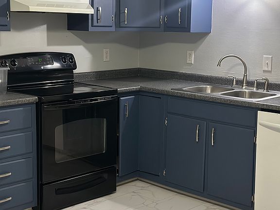 4th image of 88 Roxanne St