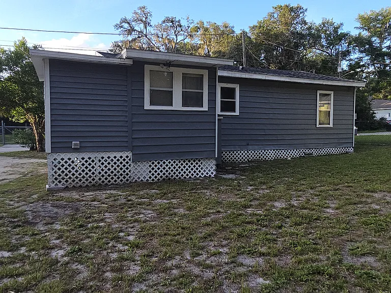 622 E Division St — Photo 17