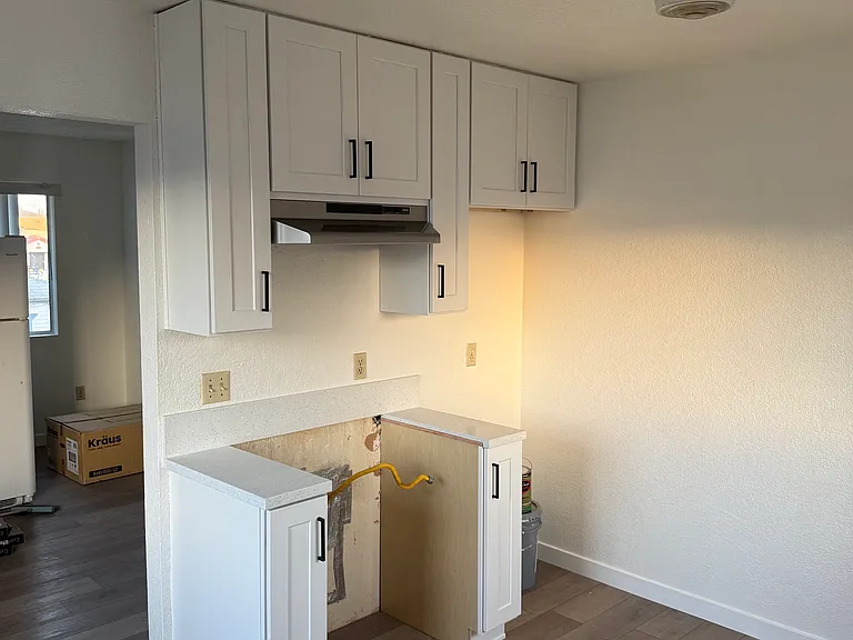 4438 Winona Ave #C — Photo 4