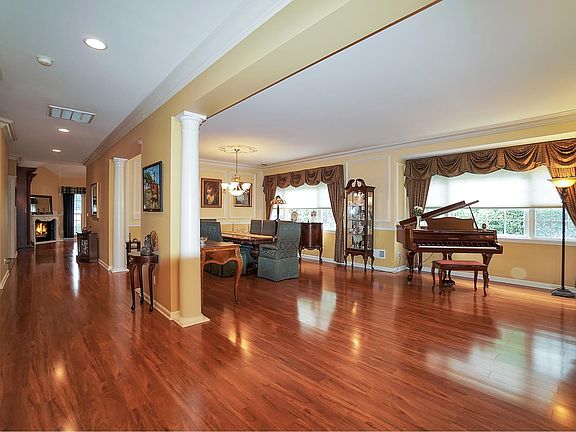 3rd image of 52 Redan Dr
