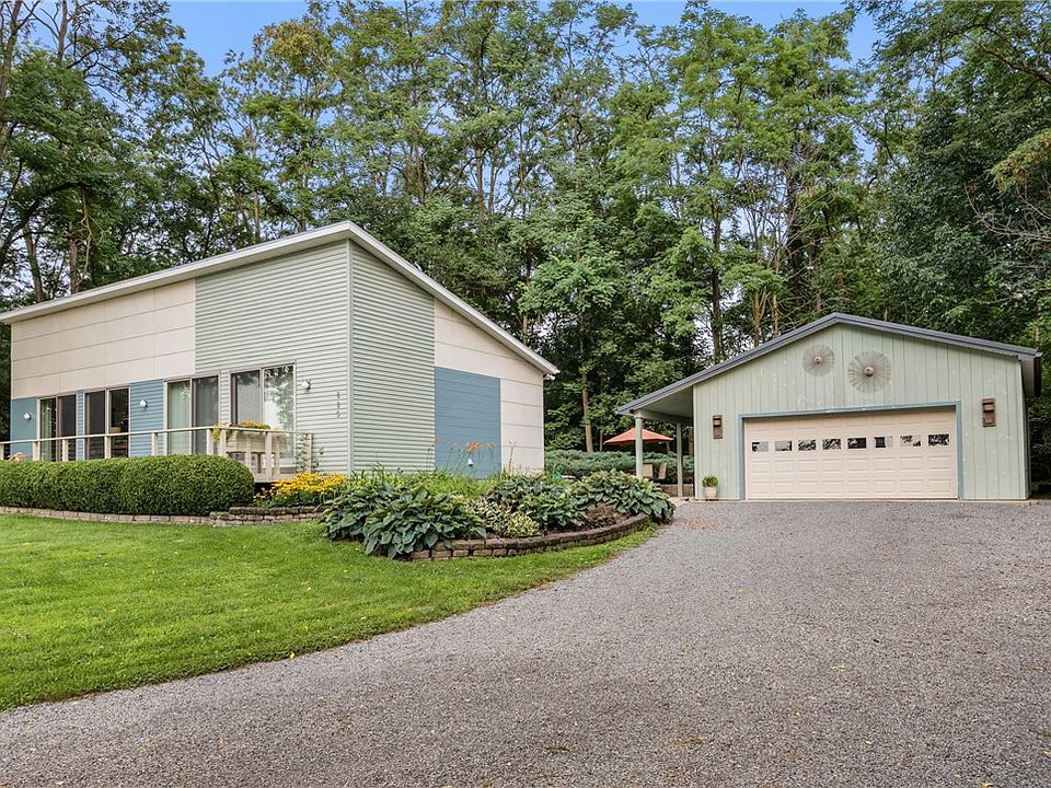 1st image of 880 Crows Nest Rd