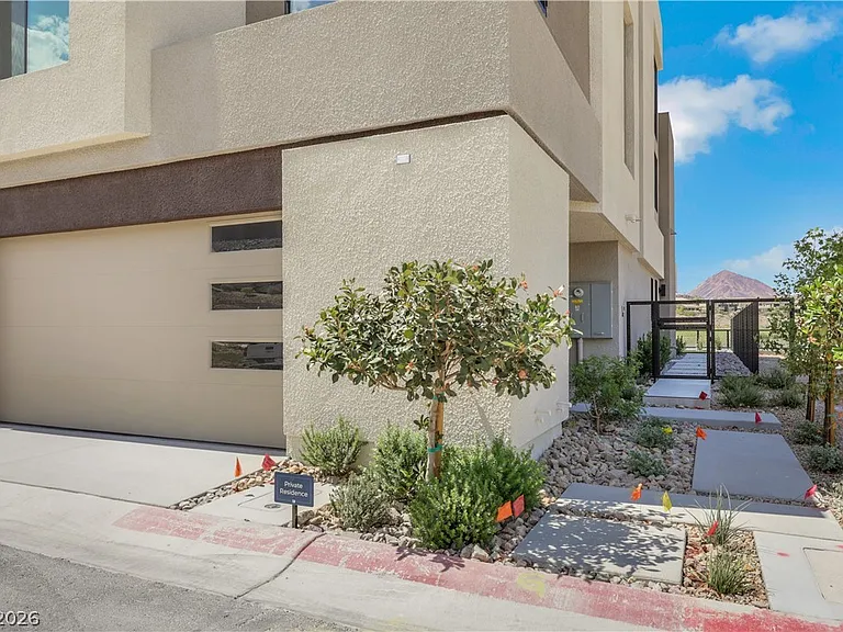 66 Lakefront Dr — Photo 8