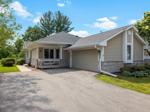 3163 South Waterford COURT, New Berlin, WI 53151