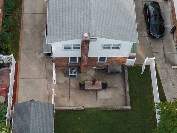 3rd image of 607 White Ave