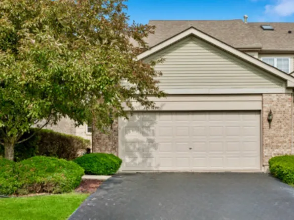 105 Iliad Dr, Tinley Park, IL 60477