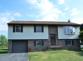 49 Apple Dr, Shartlesville, PA 19554