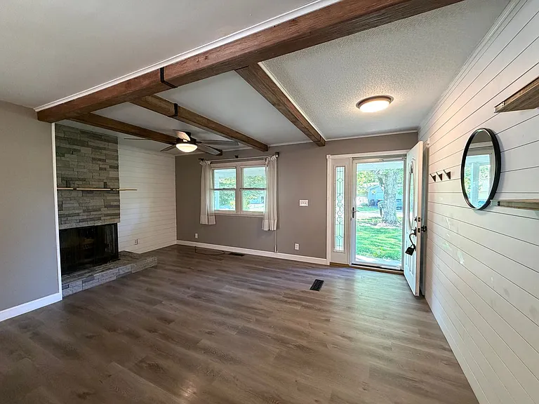 729 W North Ln — Photo 3