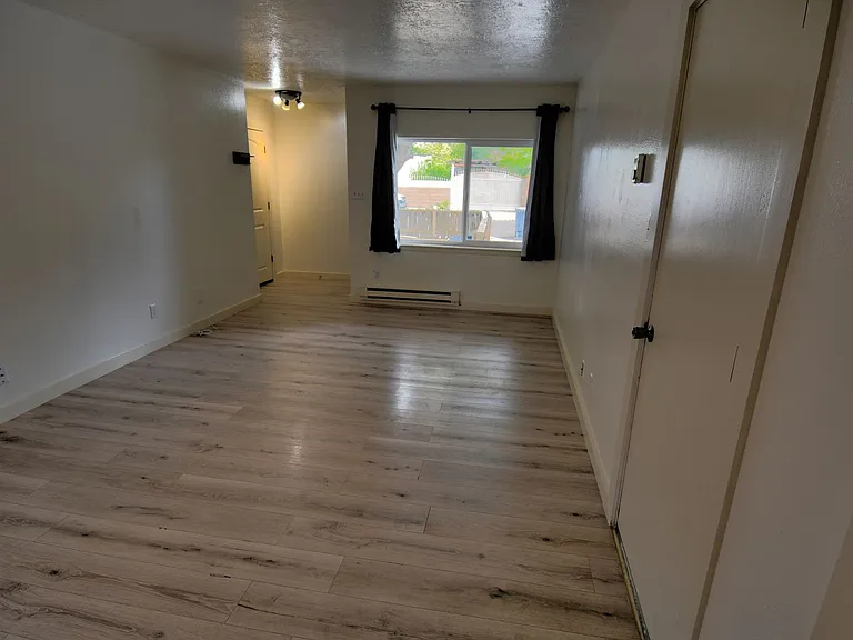521 Nathan St SE — Photo 3