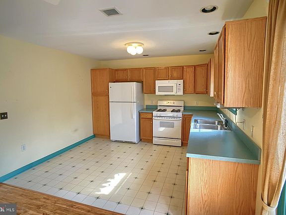 5th image of 63 Clemens Dr