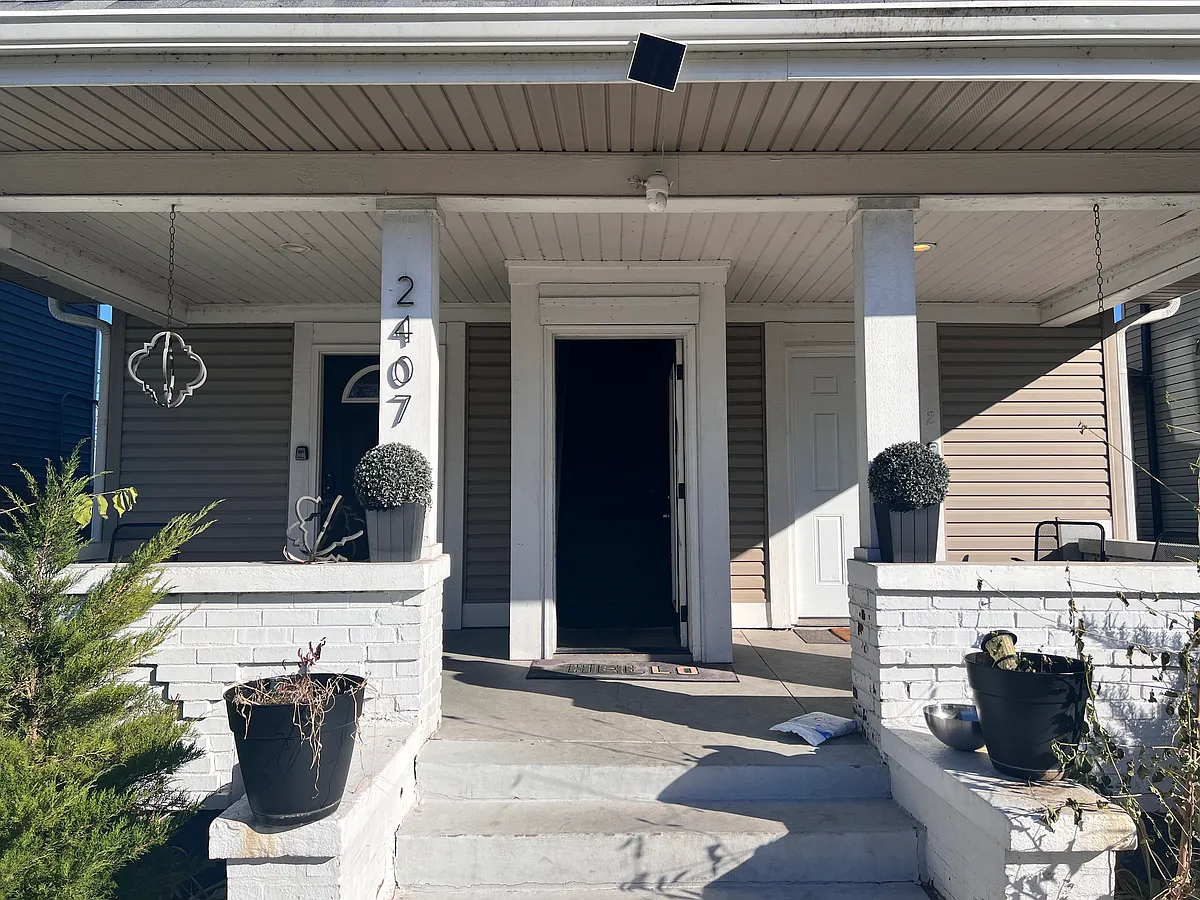 Building Photo - 2407 N Capitol Ave #4