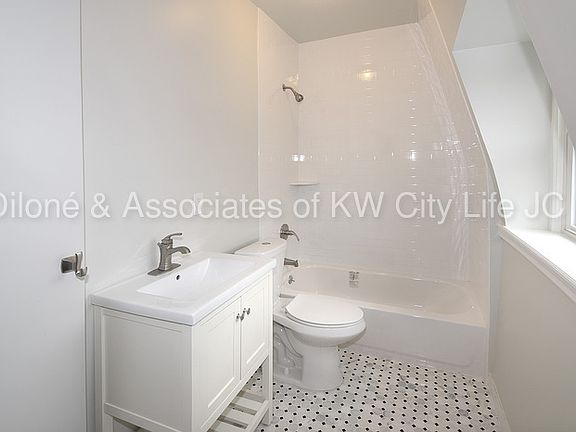 3rd image of 357 Pacific Ave #2
