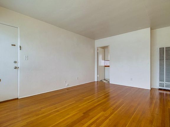 4th image of 4384 Louisiana St