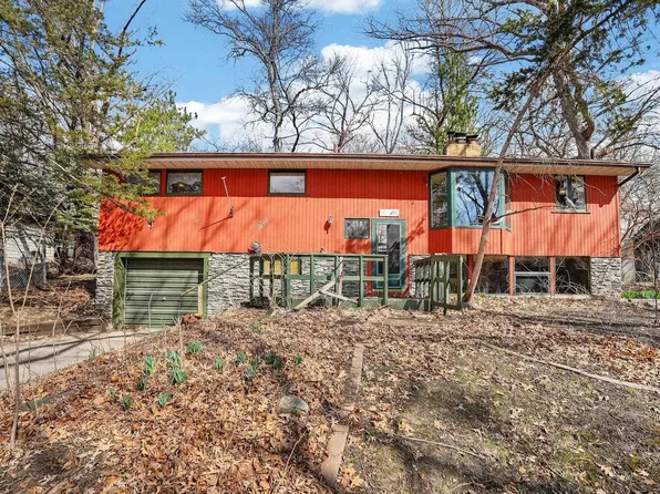 2512 Timber Dr, Cedar Falls, IA 50613