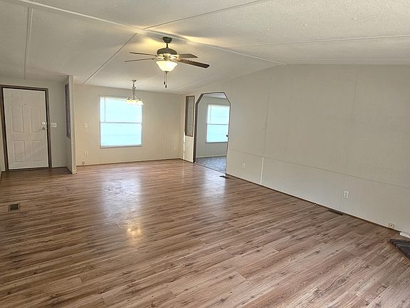 3rd image of 840 Jordan Rd