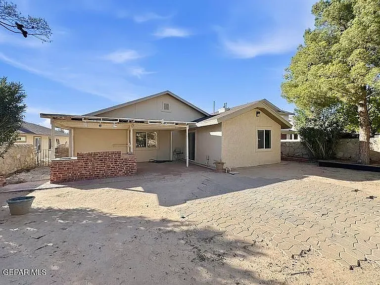 1338 John Phelan Dr — Photo 4