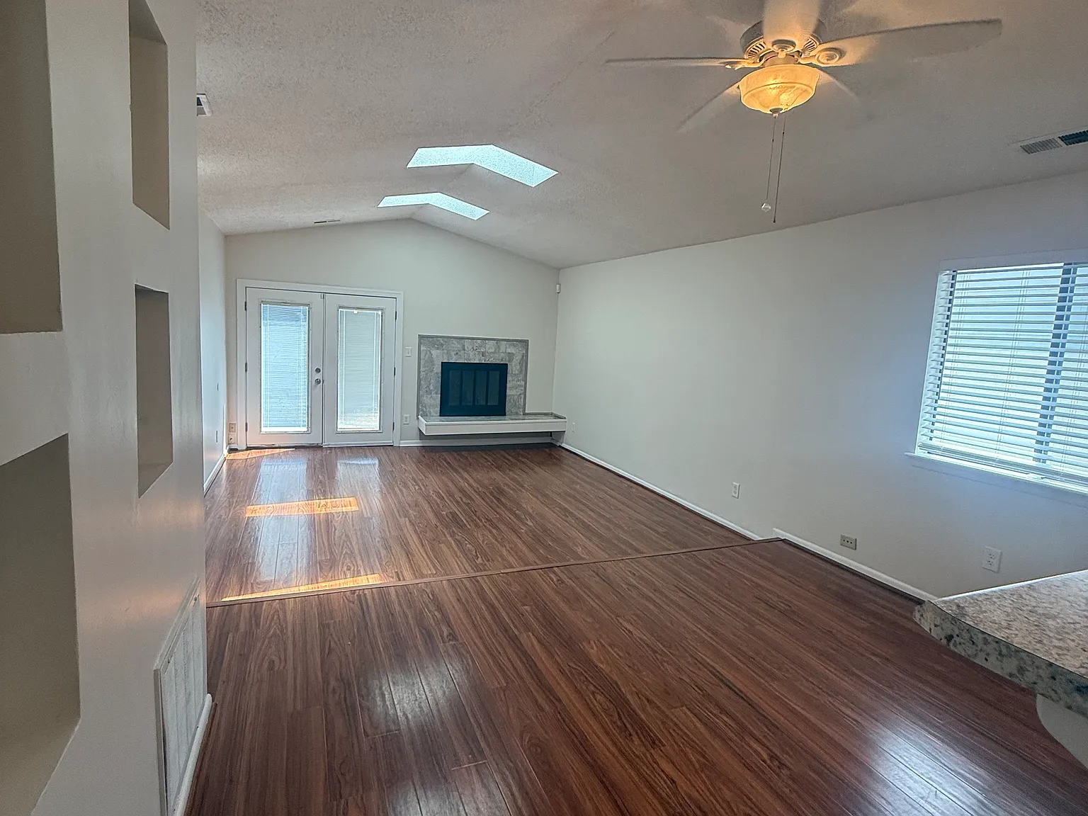 4 bed, 1687 sqft, $2,850 — Photo 4