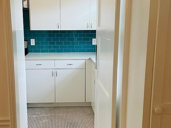 5th image of 1112 N Louise St #1112A