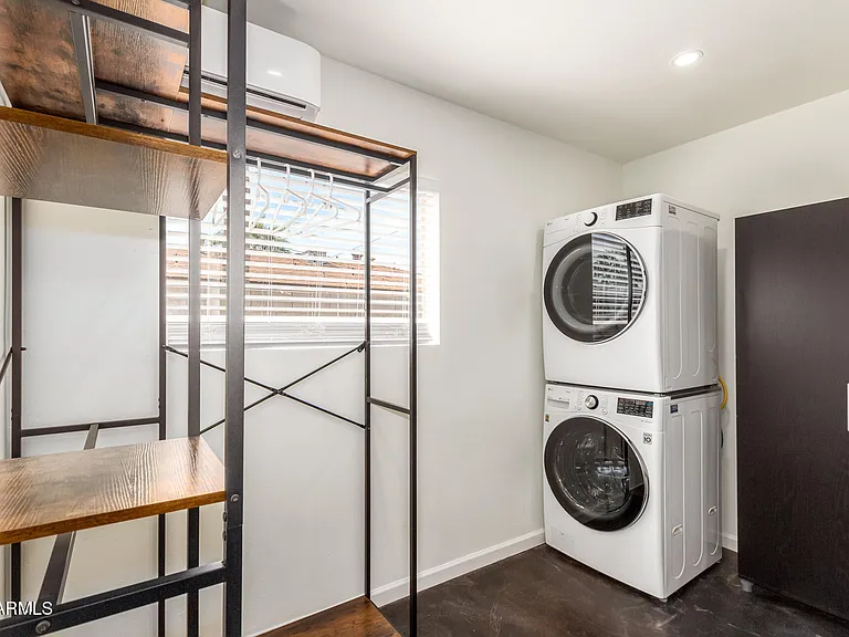2402 W Weldon Ave — Photo 19