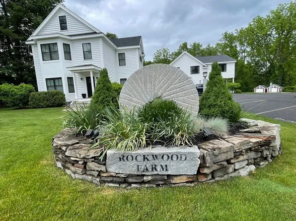 71 Champney St #D, Groton, MA 01450