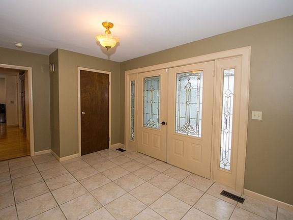 3rd image of 6231 Crown Ct