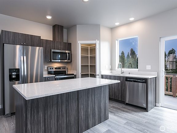 5th image of 1817 Eastgate Loop