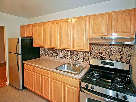 2nd image of 2710 30th Ave APT 2B