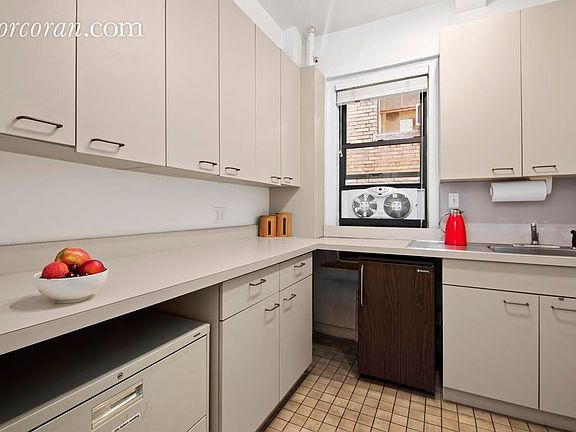 4th image of 120 W 58th St APT 8D