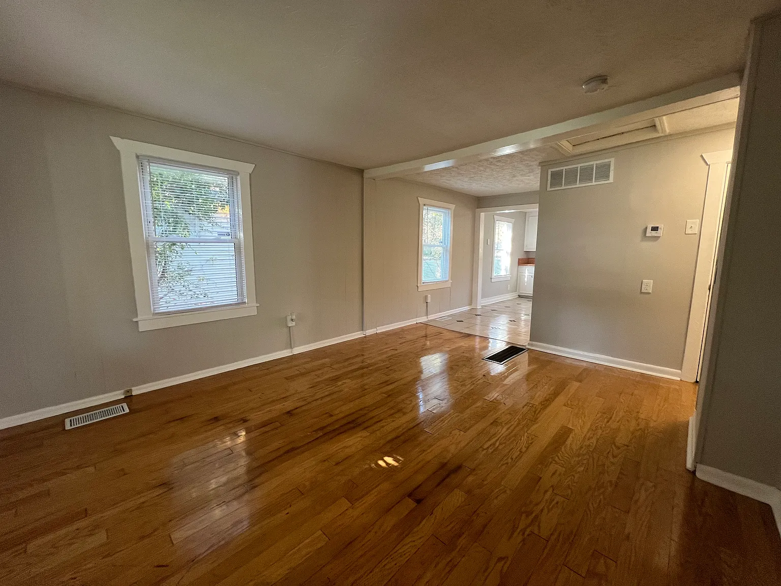 3 bed, 953 sqft, $1,500 — Photo 3